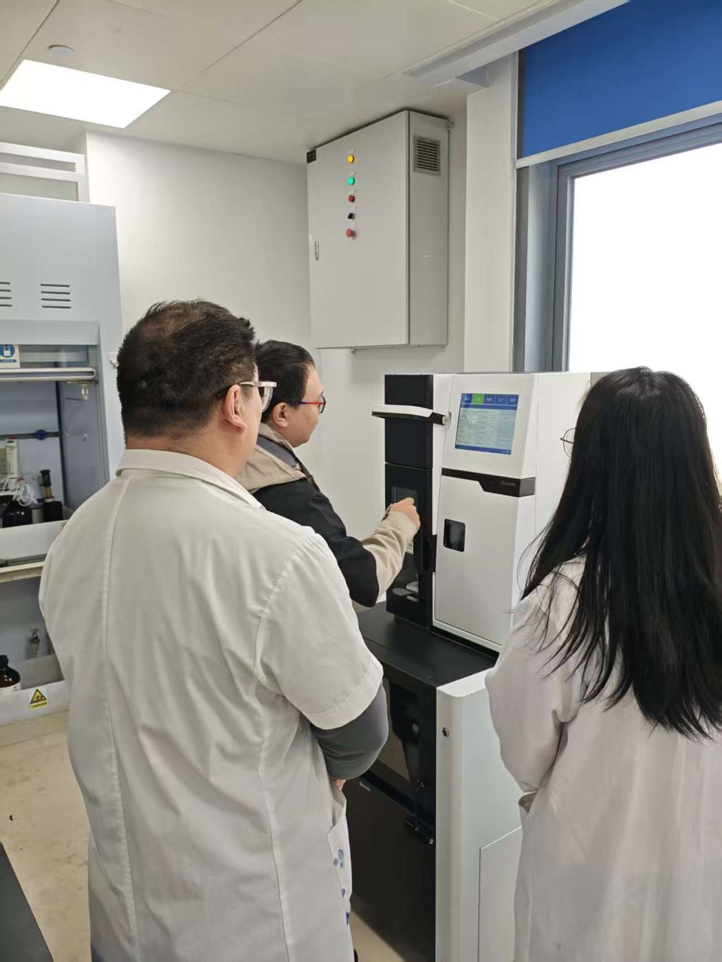 Sonnen instrument installation and operator training at a customer laboratory
