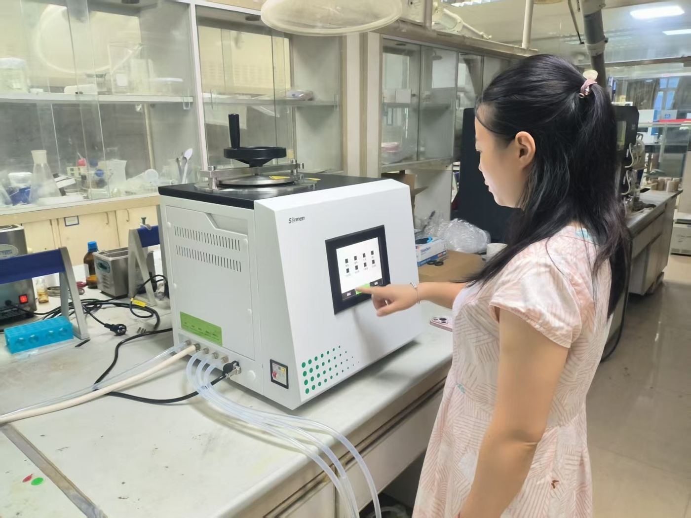 Sonnen instrument installation and operator training at a customer laboratory