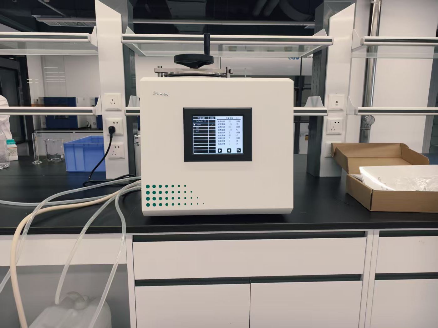Sonnen instrument installation and operator training at a customer laboratory